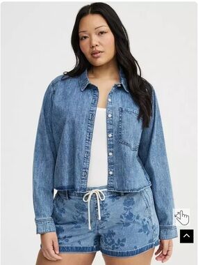 NWT Torrid Cropped Denim Shirt Size 2
